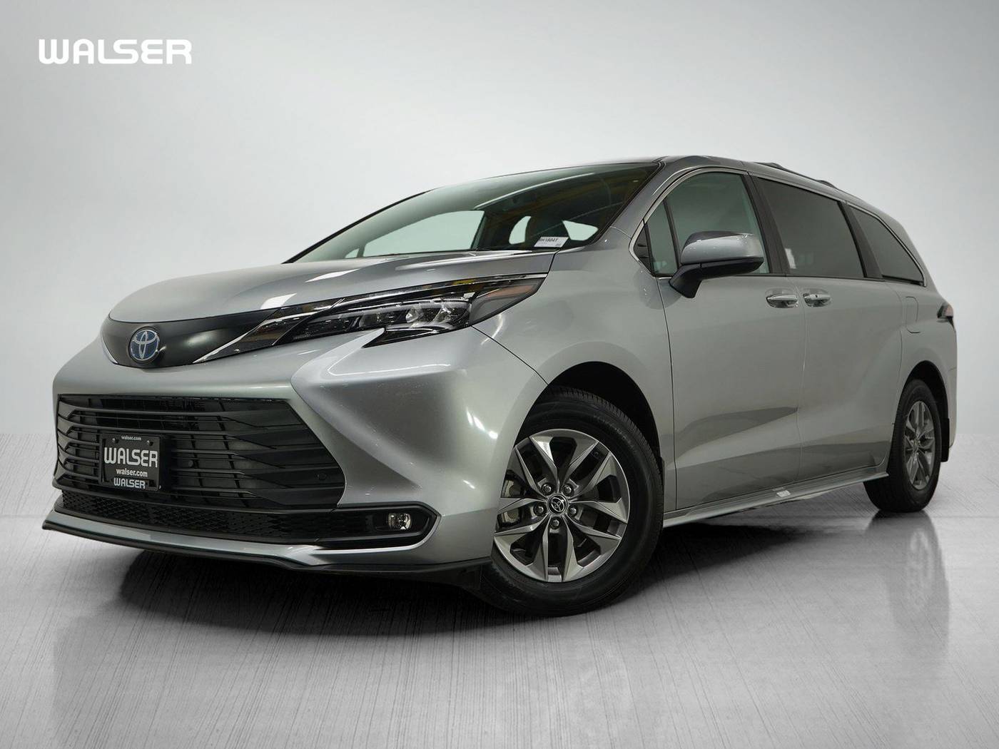 2025 Toyota Sienna XLE — Minivan — 13,719 mi — Brooklyn Park, MN