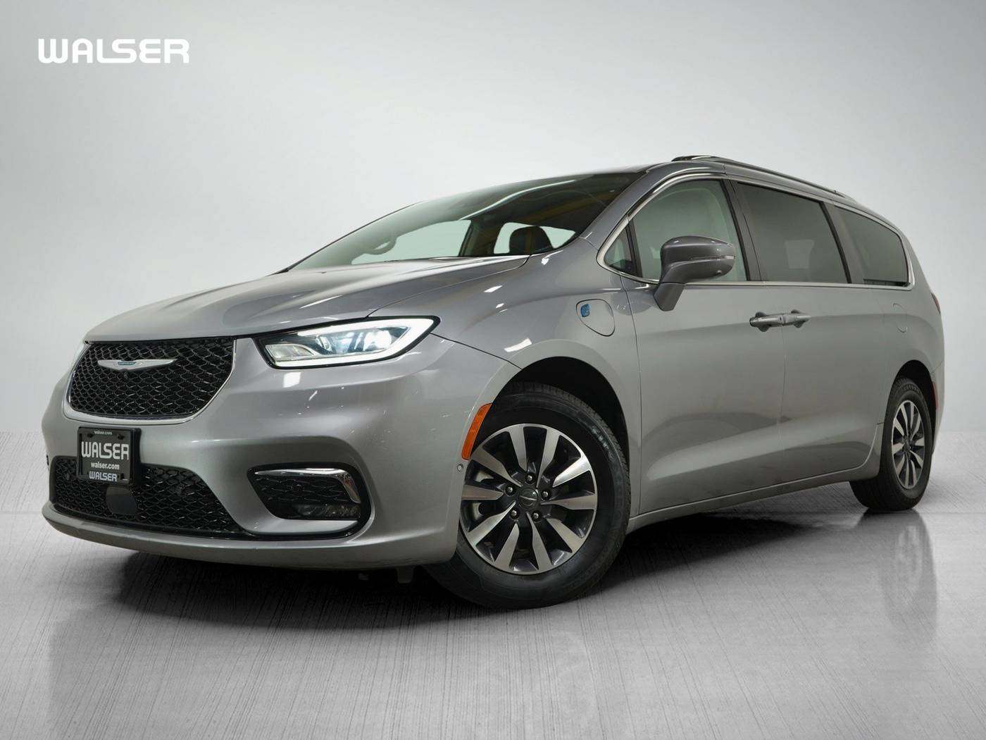 2021 Chrysler Pacifica Hybrid Touring L — Minivan — 70,139 mi — Brooklyn Park, MN