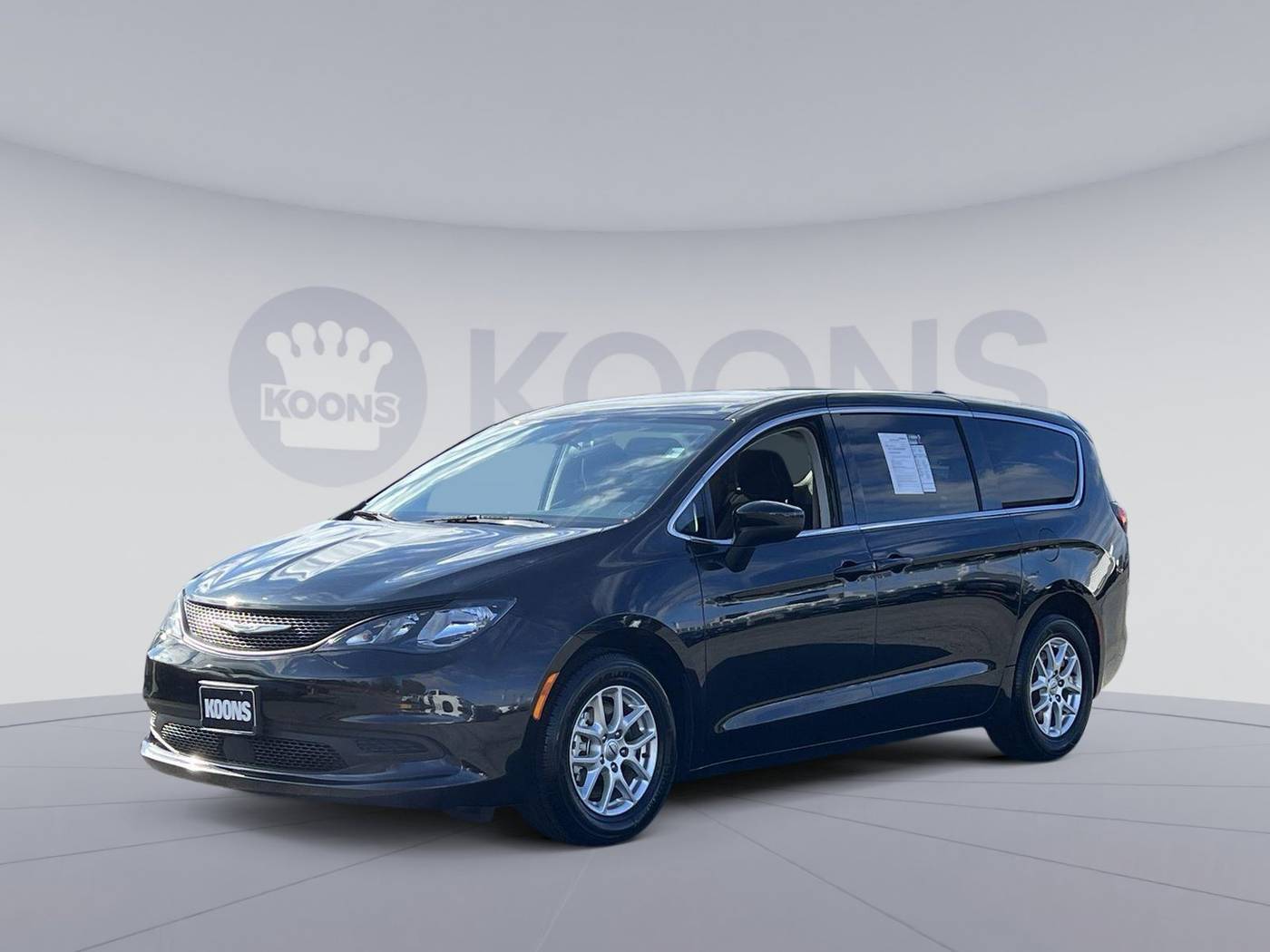 2022 Chrysler Voyager LX — Minivan — 60,483 mi — Vienna, VA