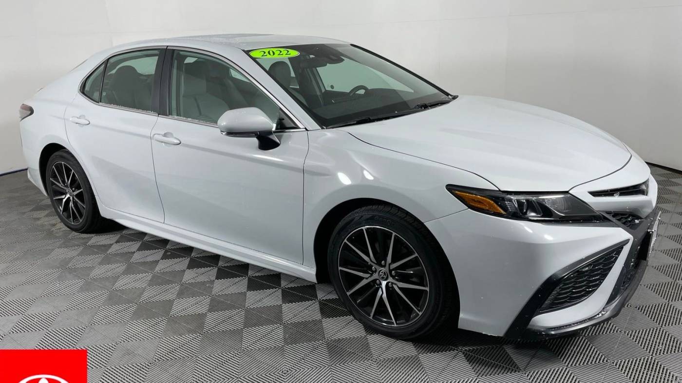 2022 Toyota Camry SE — Sedan — 32,090 mi — North Dartmouth, MA
