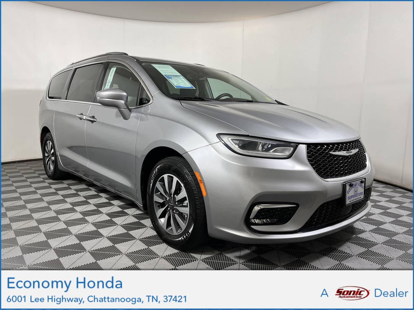 2021 Chrysler Pacifica Touring L — Minivan — 106,475 mi — Chattanooga, TN
