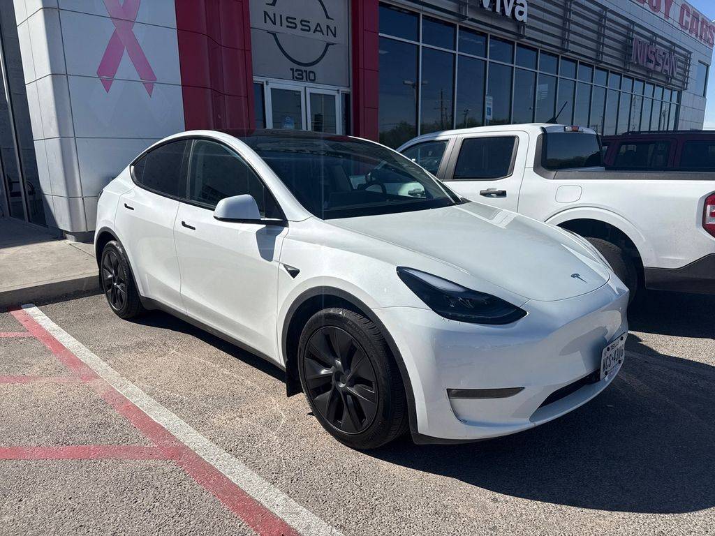 2025 Tesla Model Y Long Range — SUV — 13,038 mi — El Paso, TX