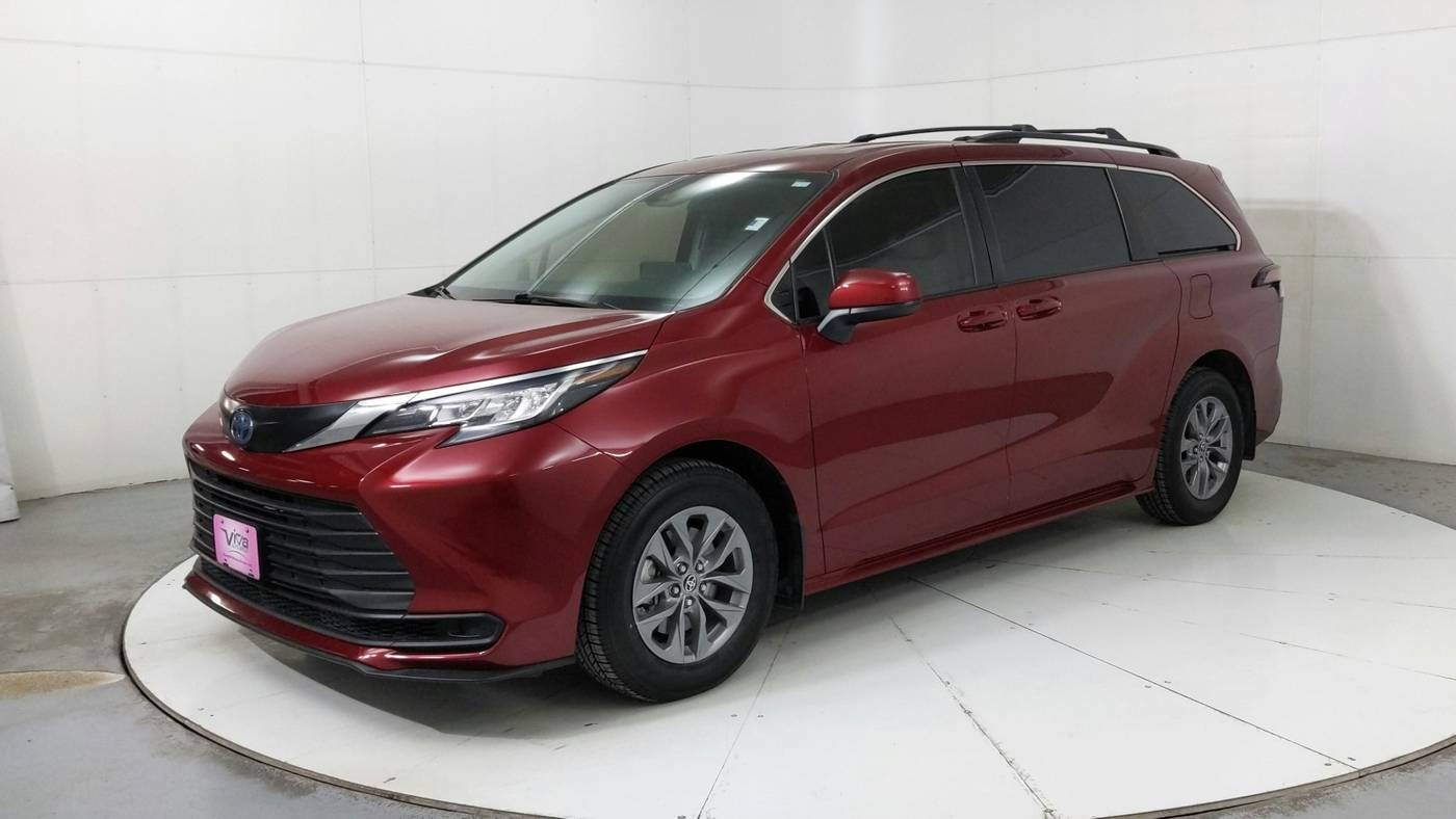 2022 Toyota Sienna LE — Minivan — 32,272 mi — El Paso, TX