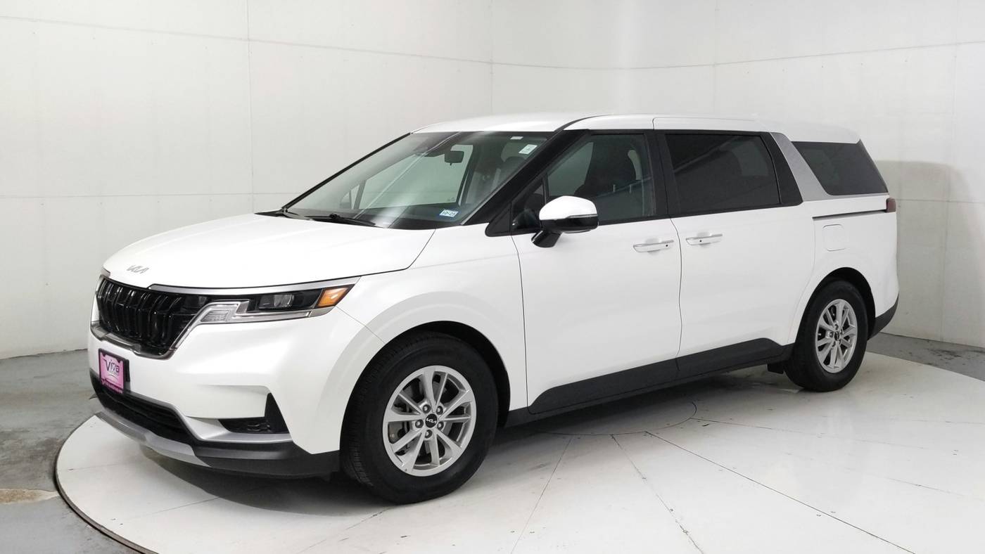 2023 Kia Carnival LX — Minivan — 16,759 mi — El Paso, TX