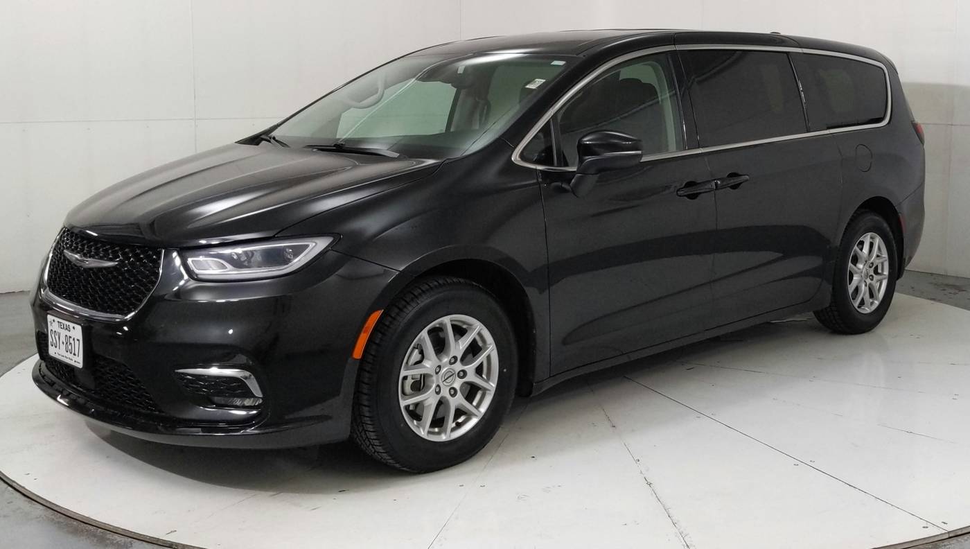 2023 Chrysler Pacifica Touring L — Minivan — 68,829 mi — El Paso, TX