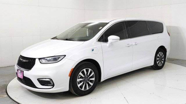 2022 Chrysler Pacifica Hybrid Touring L — Minivan — 76,451 mi — El Paso, TX