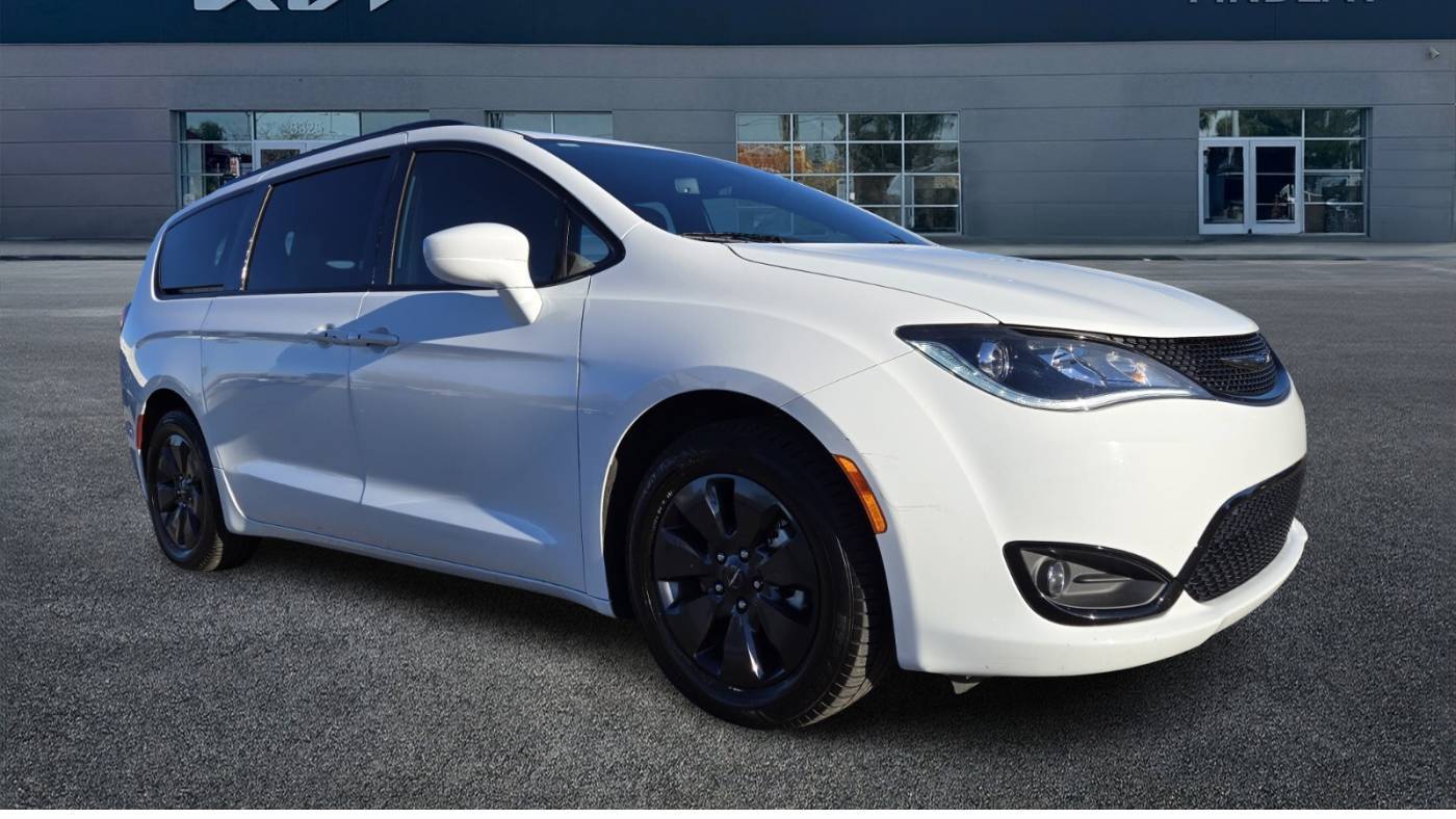 2020 Chrysler Pacifica Hybrid Touring L — Minivan — 60,295 mi — Las Vegas, NV