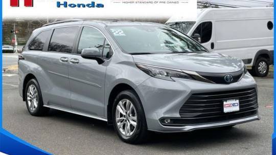 2022 Toyota Sienna XLE Woodland Edition — Minivan — 19,456 mi — Huntington, NY