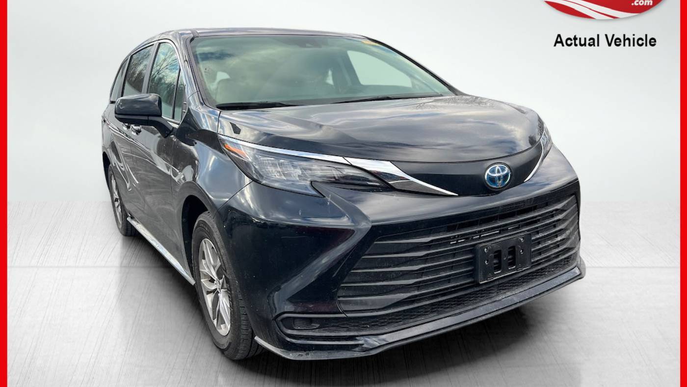 2024 Toyota Sienna LE — Minivan — 27,537 mi — Chambersburg, PA