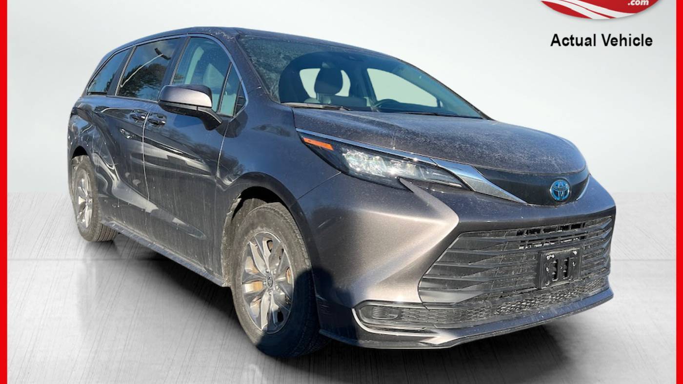 2024 Toyota Sienna LE — Minivan — 12,215 mi — Chambersburg, PA