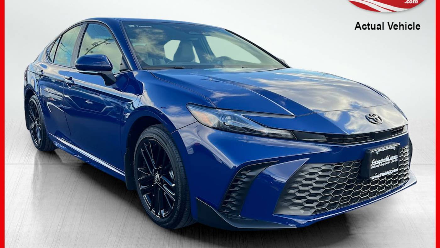 2025 Toyota Camry SE — Sedan — 5 mi — Chambersburg, PA