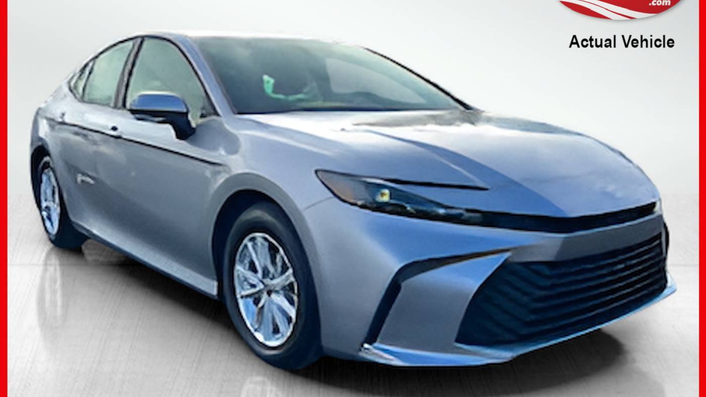 2025 Toyota Camry LE — Sedan — 5,598 mi — Chambersburg, PA