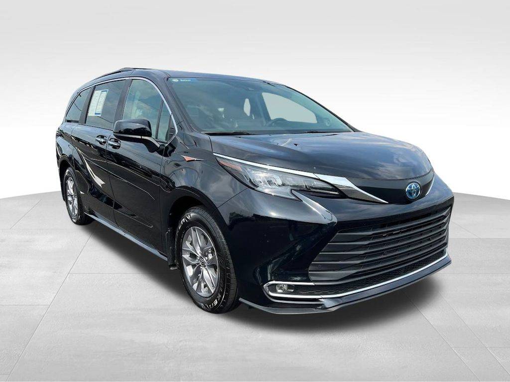 2024 Toyota Sienna XLE — Minivan — 56,449 mi — Chambersburg, PA