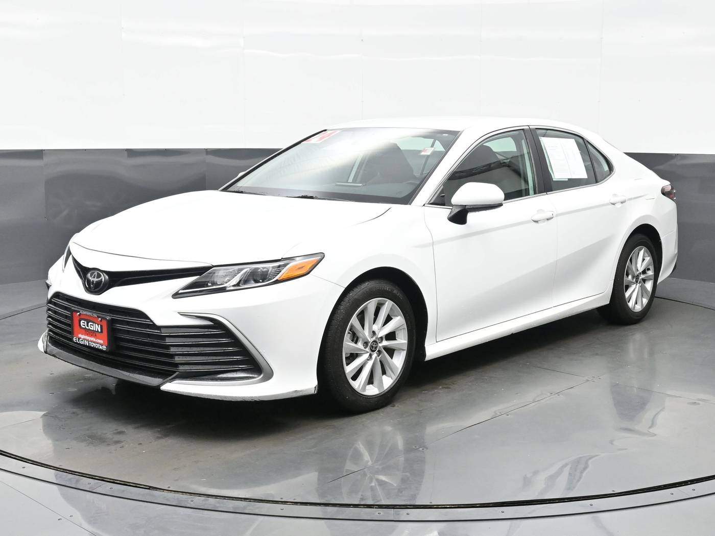 2024 Toyota Camry LE — Sedan — 30,165 mi — Streamwood, IL