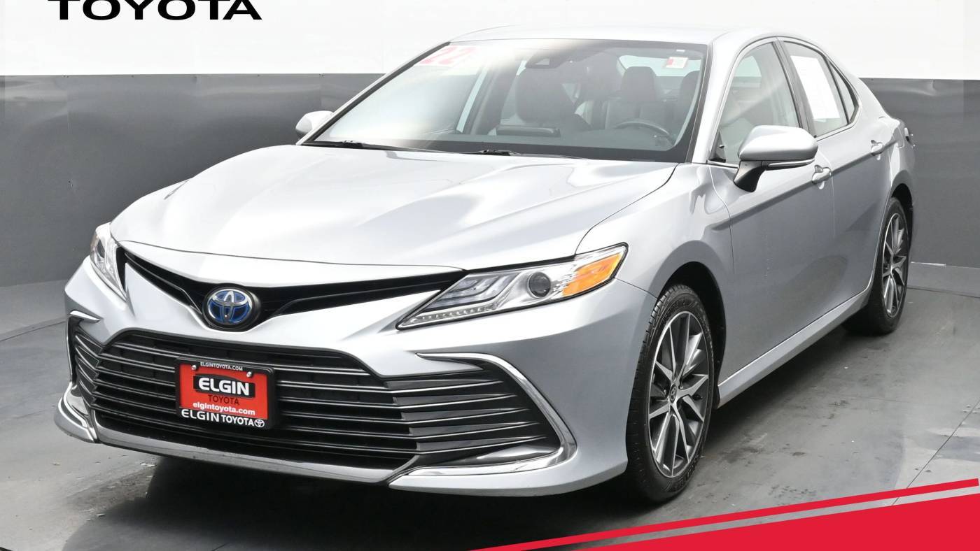 2022 Toyota Camry Hybrid XLE — Sedan — 64,800 mi — Streamwood, IL