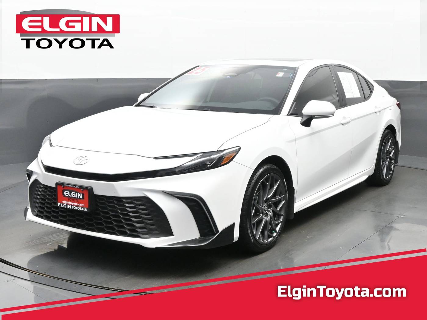 2025 Toyota Camry Hybrid SE — Sedan — 32,748 mi — Streamwood, IL