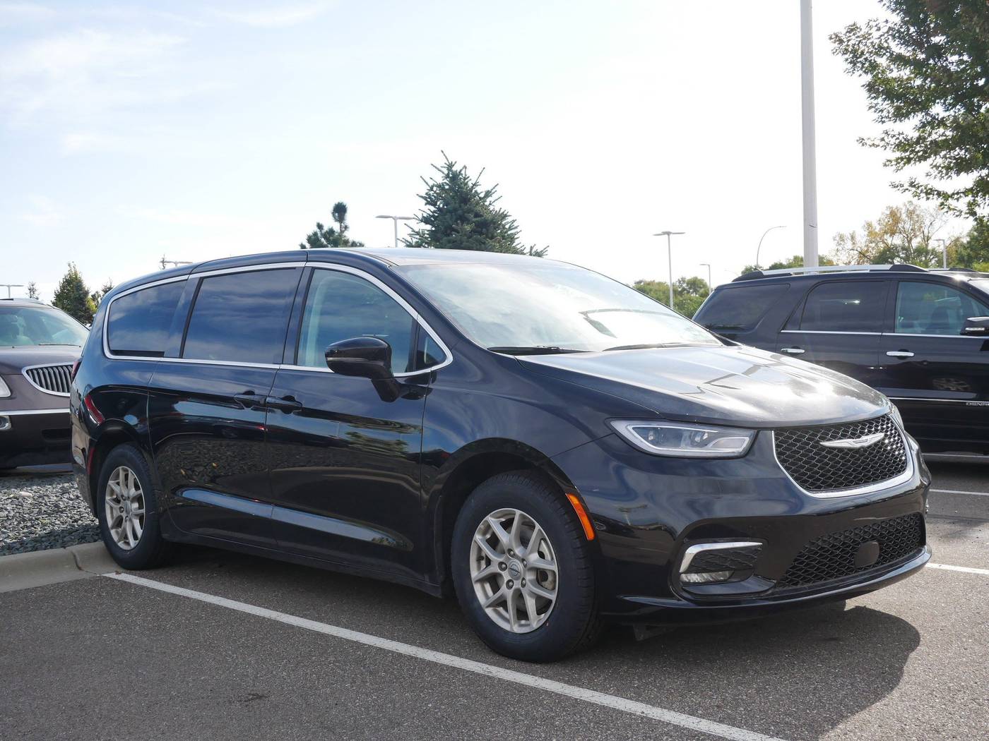 2024 Chrysler Pacifica Touring L — Minivan — 59,360 mi — Brooklyn Center, MN
