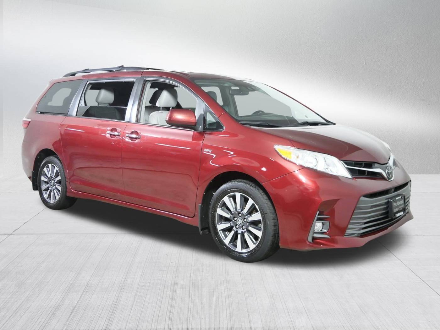2018 Toyota Sienna XLE — Minivan — 82,632 mi — Brooklyn Center, MN