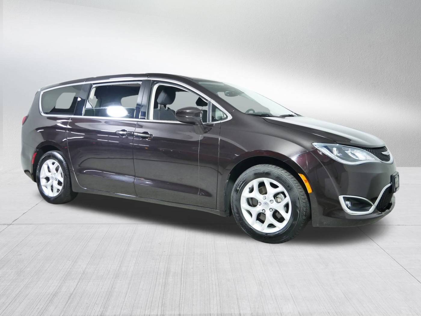 2019 Chrysler Pacifica Touring Plus — Minivan — 106,986 mi — Brooklyn Center, MN