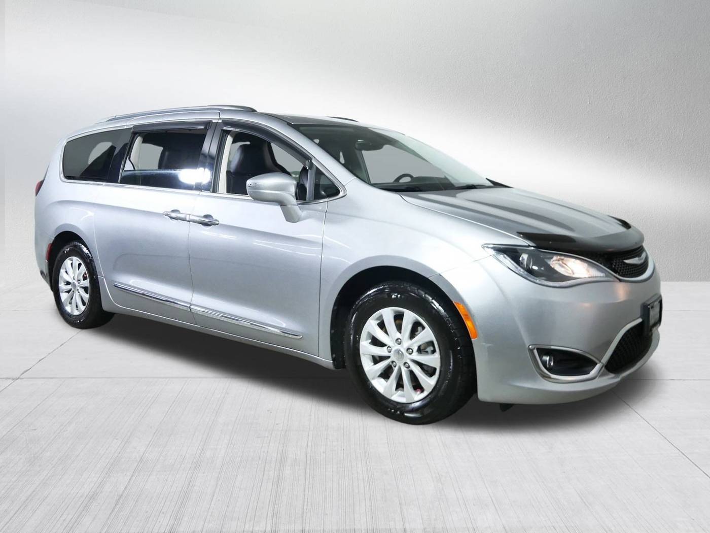 2018 Chrysler Pacifica Touring L — Minivan — 78,337 mi — Brooklyn Center, MN