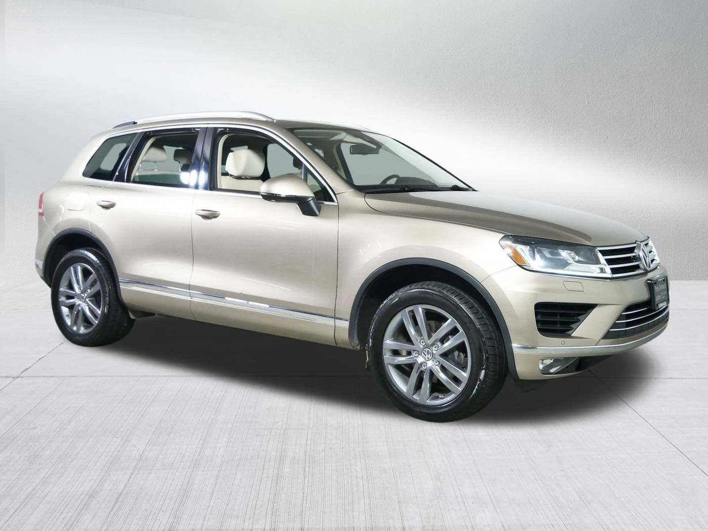 2016 Volkswagen Touareg V6 Lux — SUV — 81,472 mi — Brooklyn Center, MN