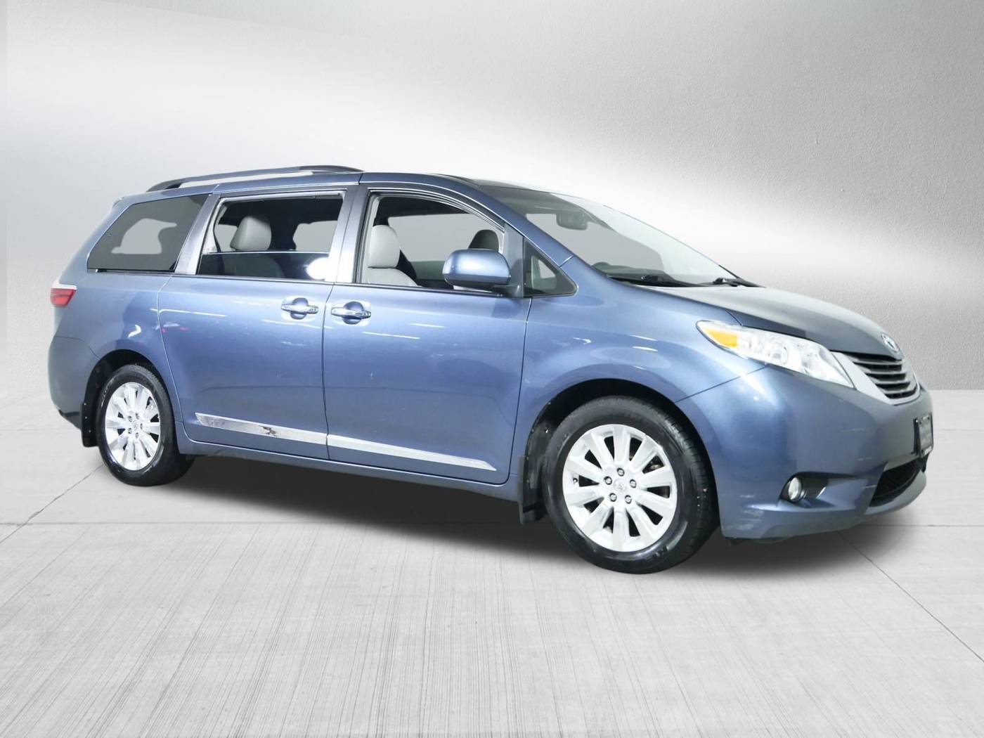 2015 Toyota Sienna Limited — Minivan — 160,645 mi — Brooklyn Center, MN