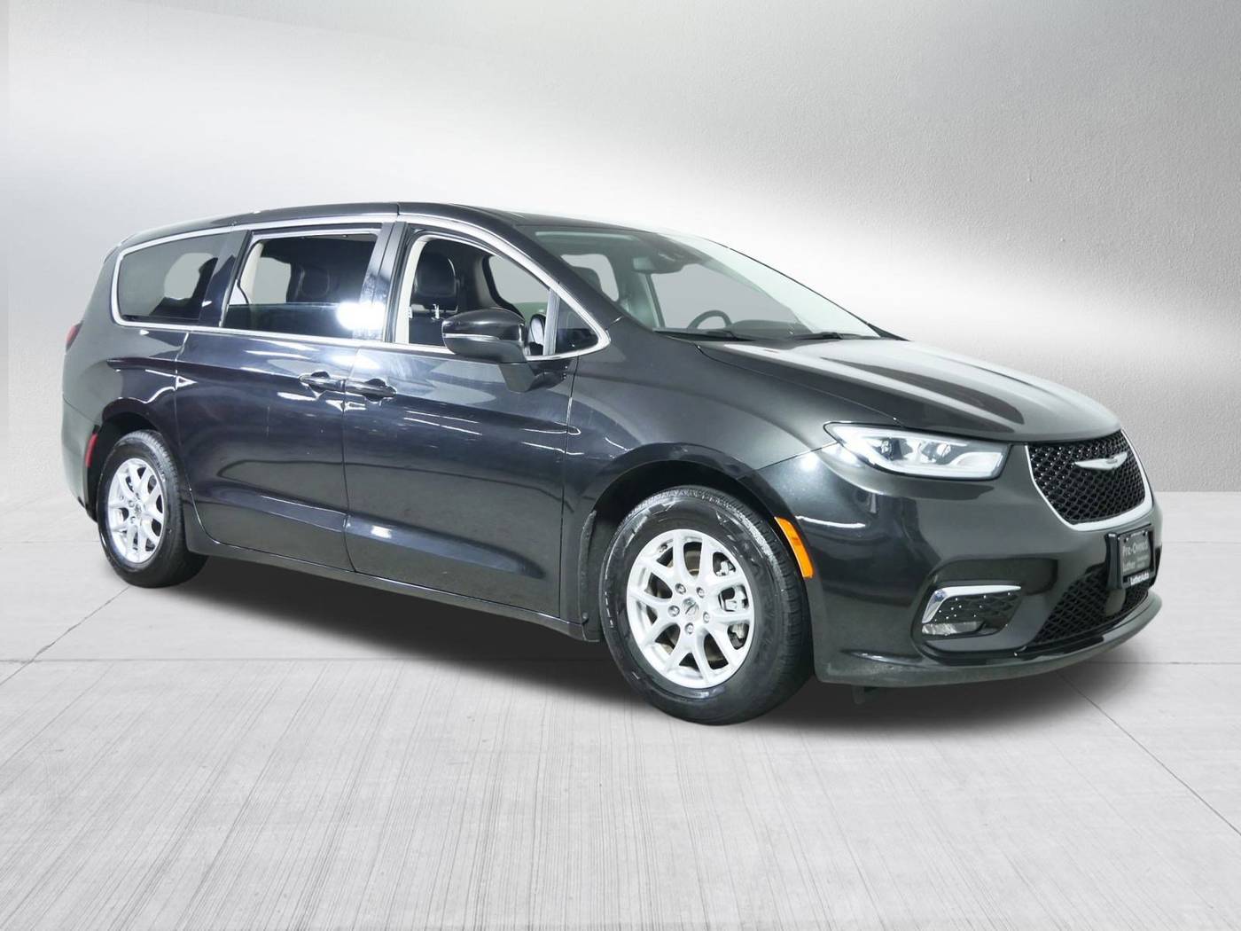 2023 Chrysler Pacifica Touring L — Minivan — 75,743 mi — Brooklyn Center, MN