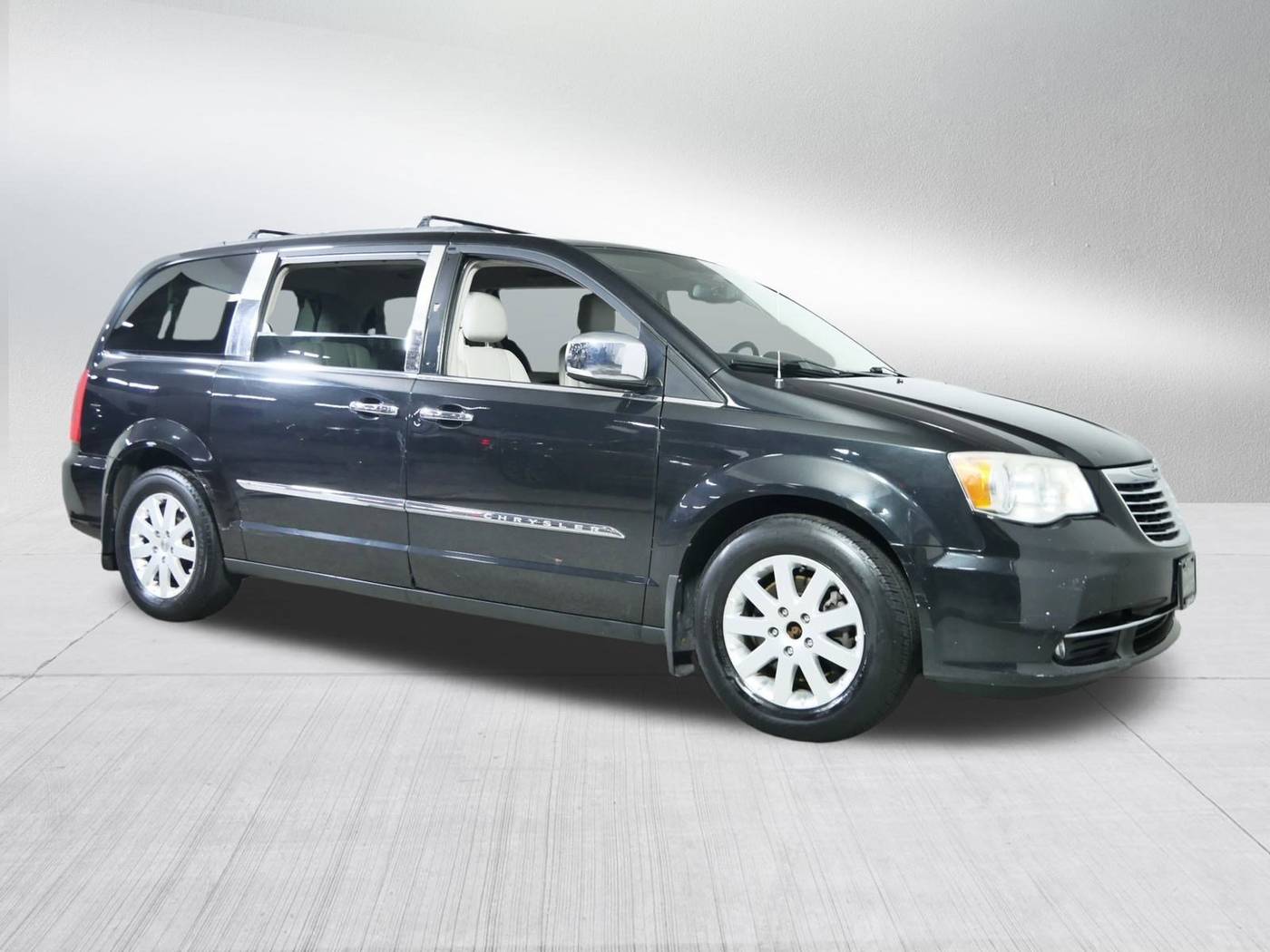2012 Chrysler Town & Country Touring-L — Minivan — 177,620 mi — Brooklyn Center, MN
