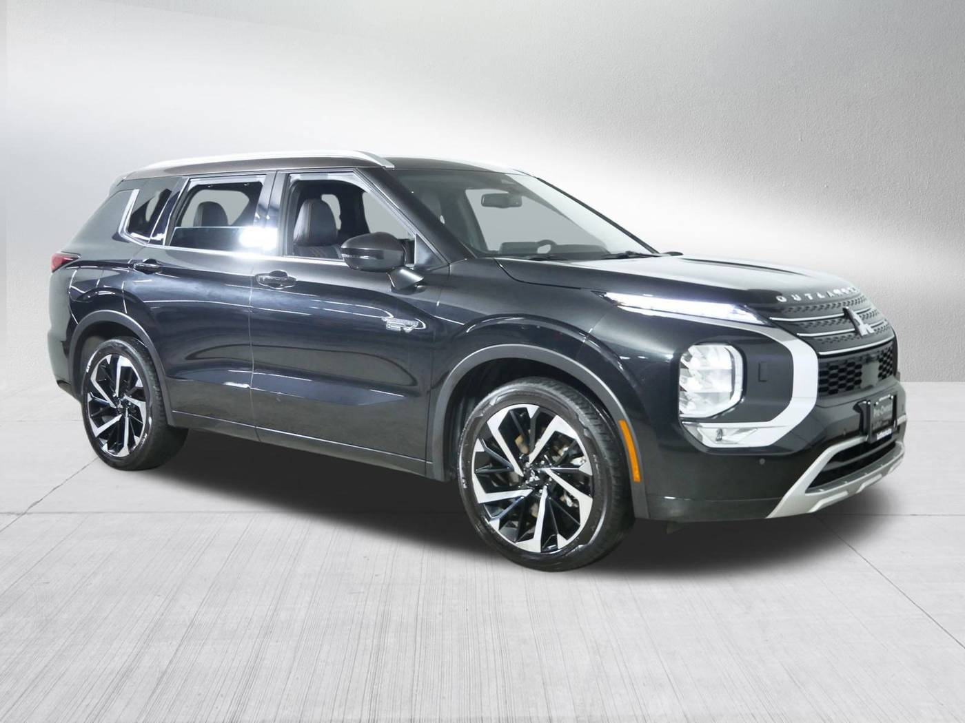 2023 Mitsubishi Outlander Plug-In Hybrid 40th Anniversary — SUV — 28,857 mi — Brooklyn Center, MN