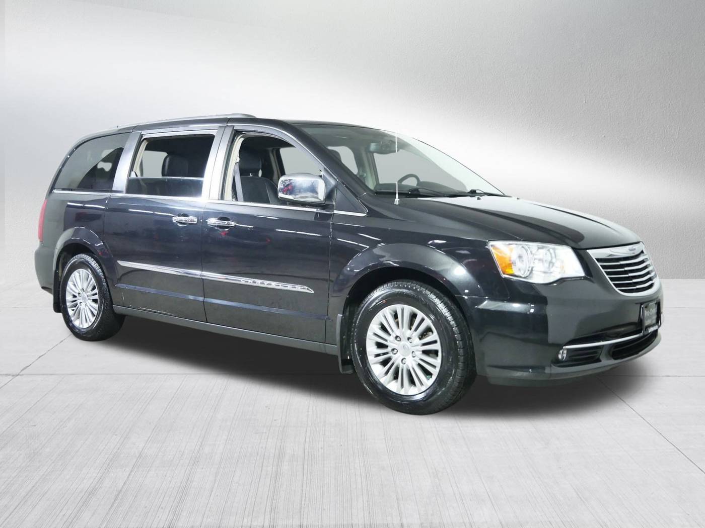 2016 Chrysler Town & Country Touring-L — Minivan — 173,874 mi — Brooklyn Center, MN