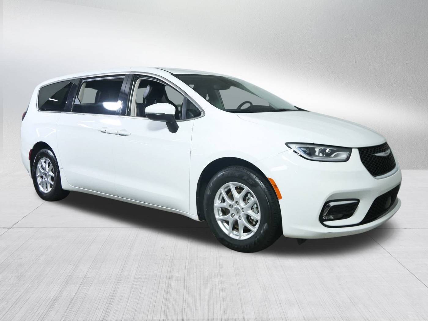 2023 Chrysler Pacifica Touring L — Minivan — 72,962 mi — Brooklyn Center, MN