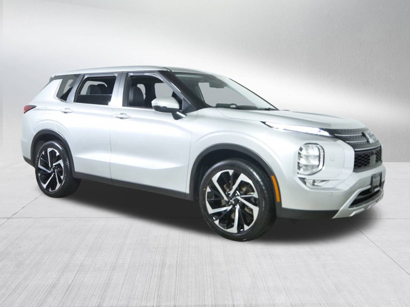 2024 Mitsubishi Outlander SE — SUV — 27,334 mi — Brooklyn Center, MN