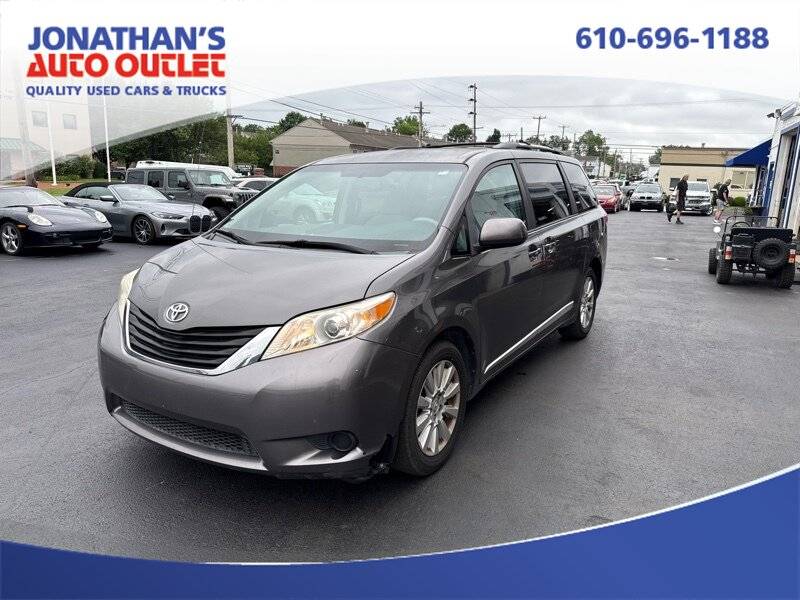 2013 Toyota Sienna LE — Minivan — 121,378 mi — West Chester, PA