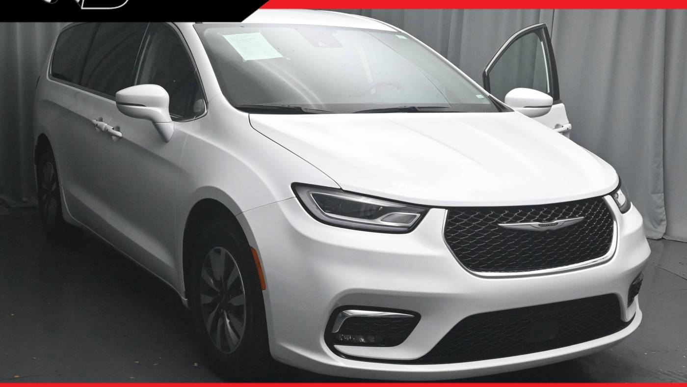 2022 Chrysler Pacifica Hybrid Touring L — Minivan — 77,323 mi — West Park, FL