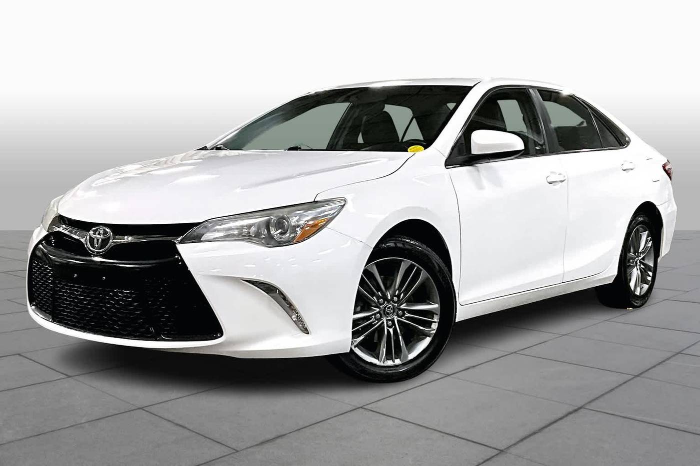 2016 Toyota Camry SE — Sedan — 95,769 mi — Danvers, MA