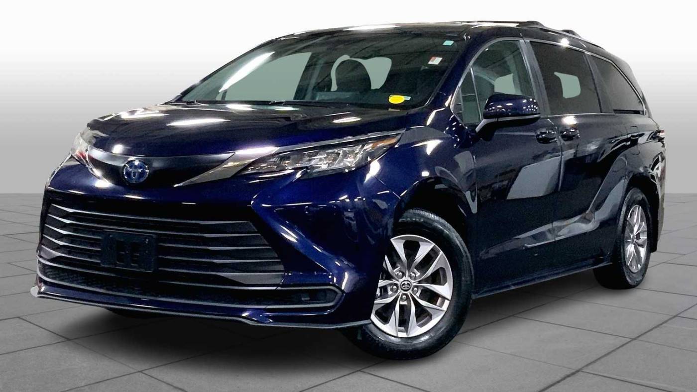 2022 Toyota Sienna LE — Minivan — 58,929 mi — Danvers, MA