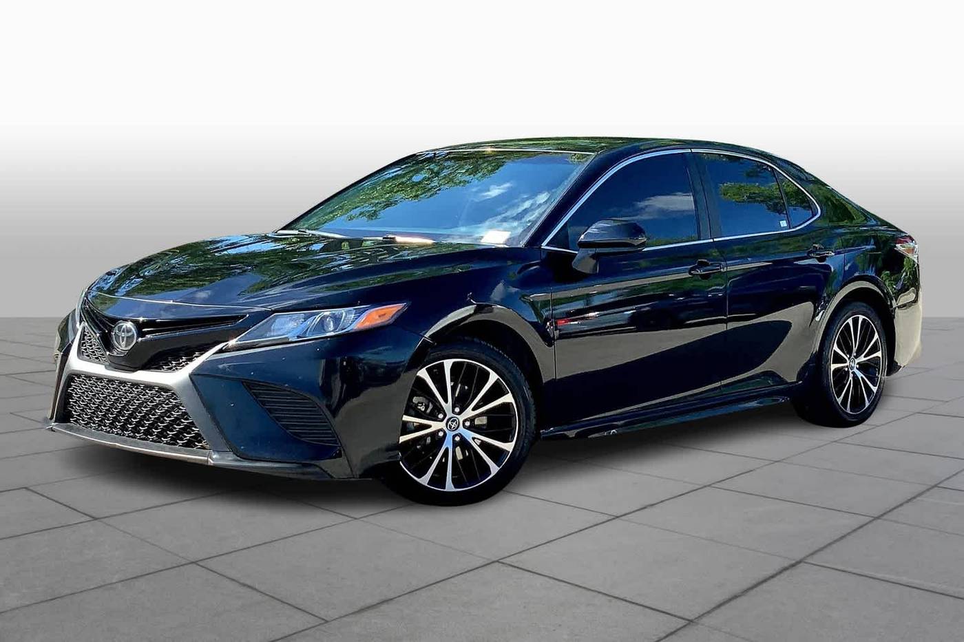 2018 Toyota Camry SE — Sedan — 143,014 mi — Gulfport, MS
