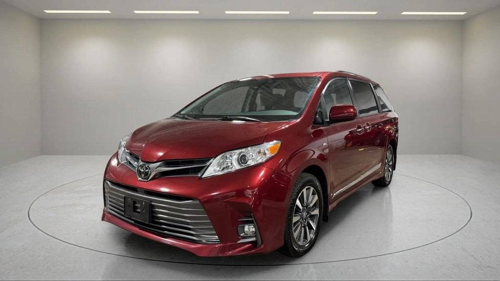 2019 Toyota Sienna XLE — Minivan — 138,604 mi — Waukesha, WI