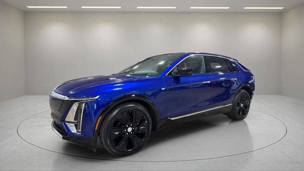 2024 Cadillac LYRIQ Luxury — SUV — 6,509 mi — Waukesha, WI