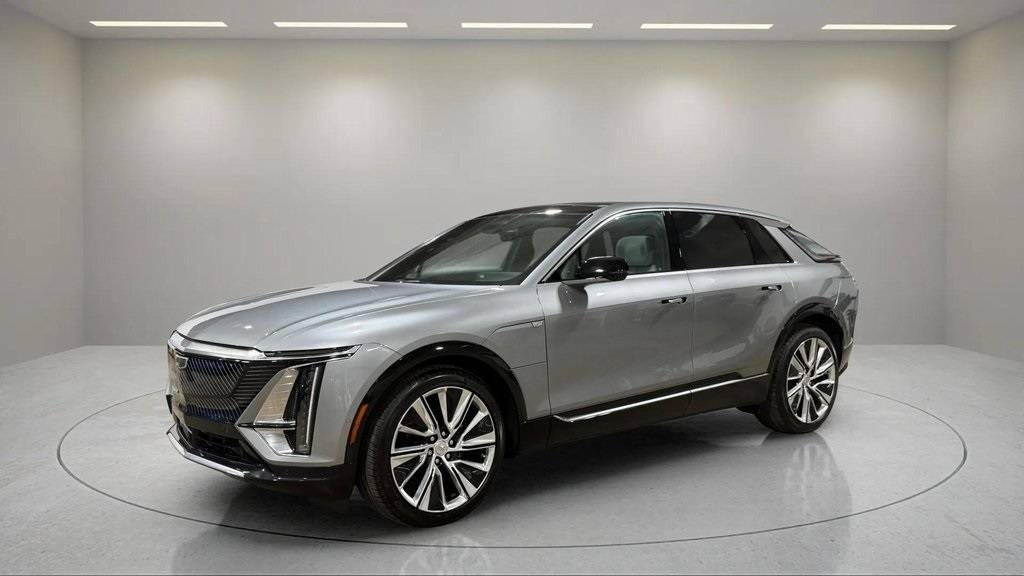 2024 Cadillac LYRIQ Luxury — SUV — 1,690 mi — Waukesha, WI