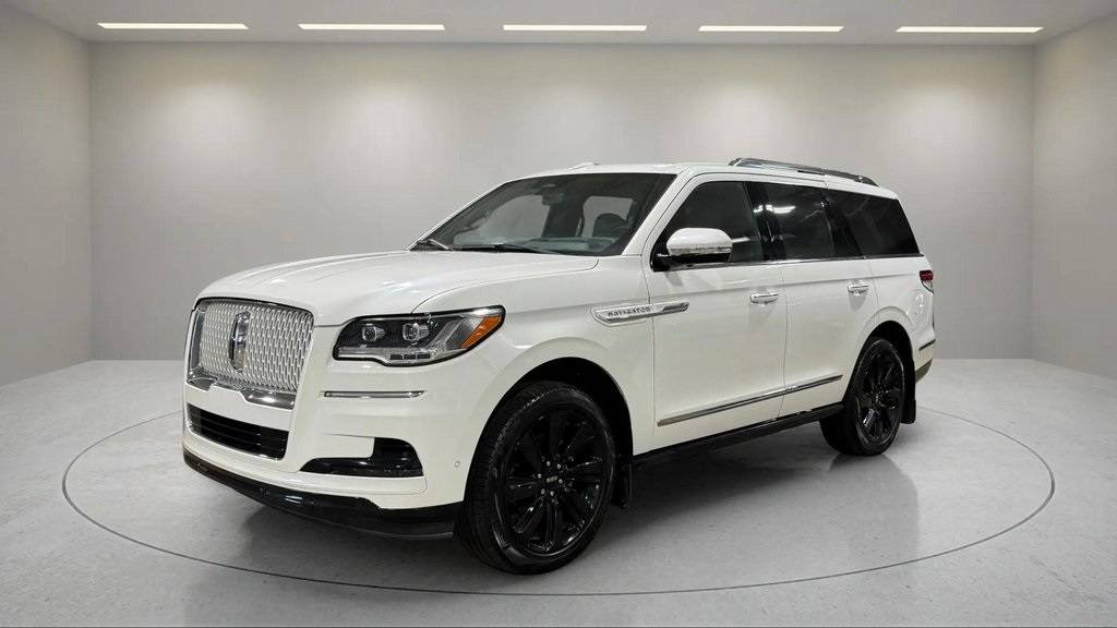 2023 Lincoln Navigator Reserve — SUV — 25,165 mi — Waukesha, WI