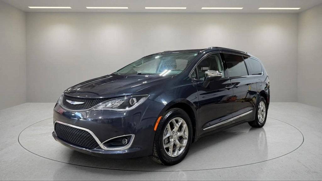 2020 Chrysler Pacifica Limited — Minivan — 63,940 mi — Waukesha, WI