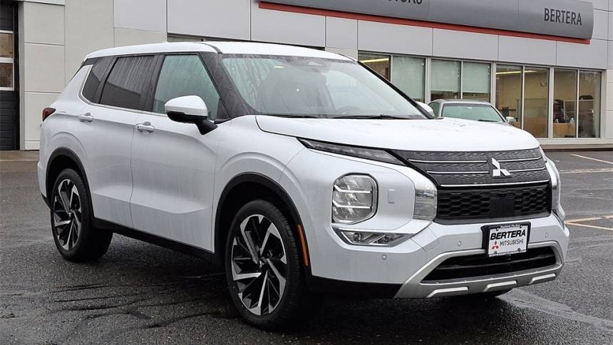 2023 Mitsubishi Outlander SE — SUV — 30,196 mi — West Springfield, MA