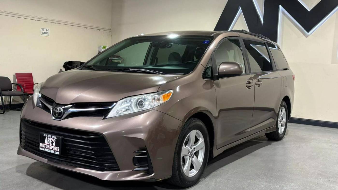 2020 Toyota Sienna LE — Minivan — 178,161 mi — Sacramento, CA