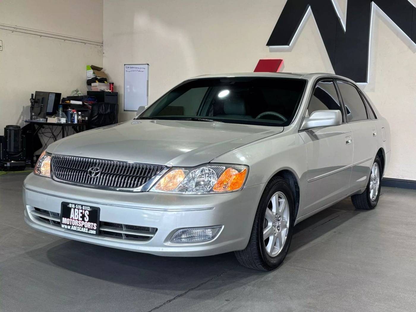 2001 Toyota Avalon XLS — Sedan — 106,392 mi — Sacramento, CA