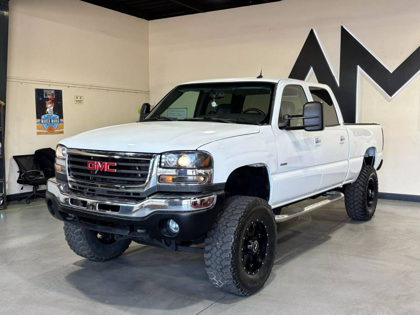 2005 GMC Sierra 2500HD SLT — Pickup Truck — 168,941 mi — Sacramento, CA