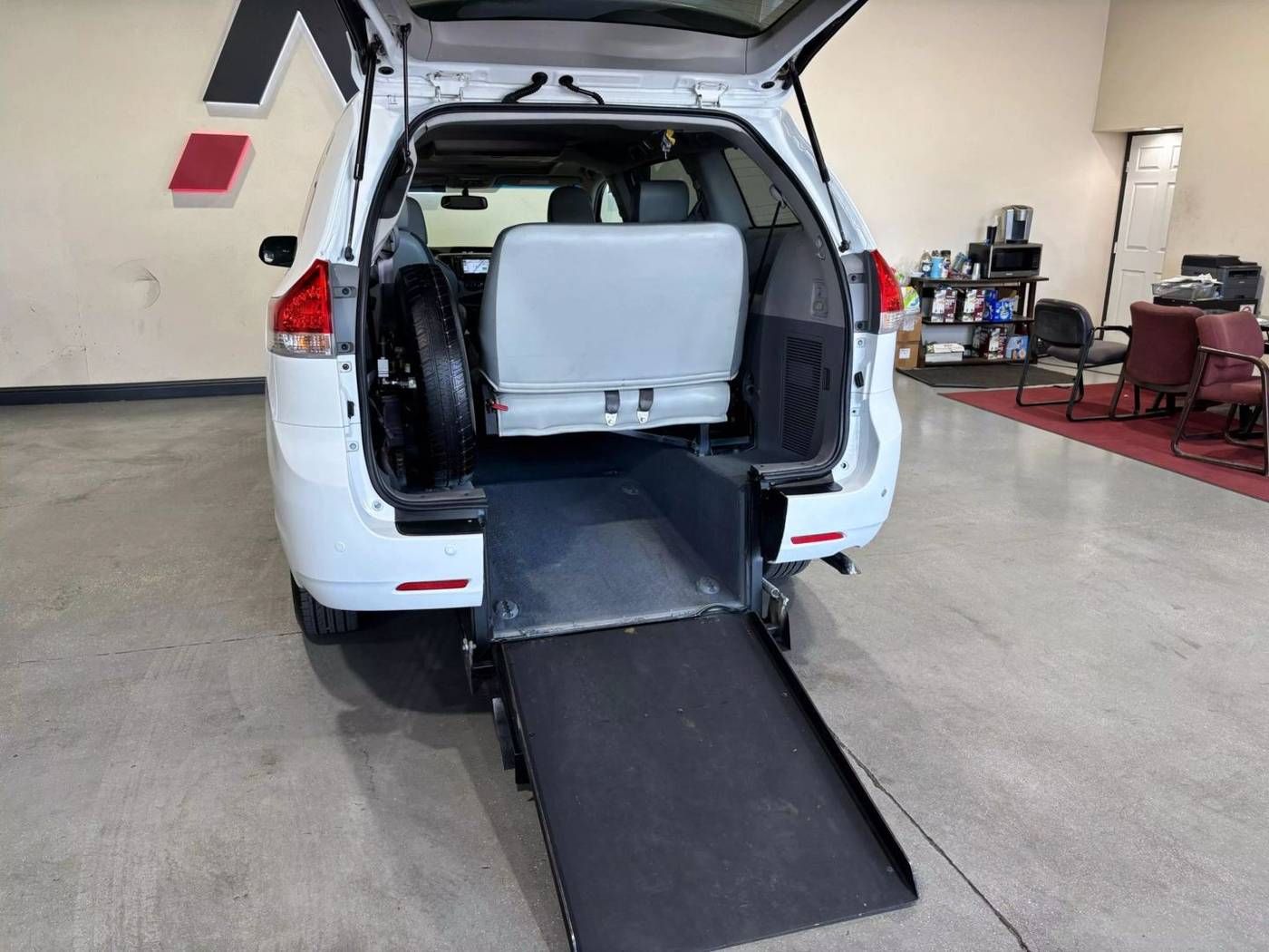 2011 Toyota Sienna XLE — Minivan — 136,966 mi — Sacramento, CA