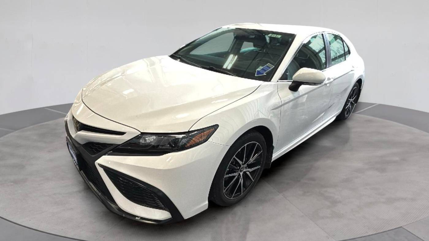 2024 Toyota Camry SE — Sedan — 4,792 mi — Liverpool, NY