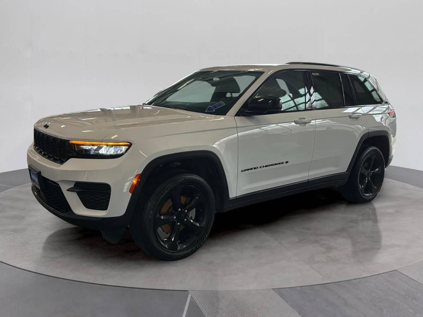 2023 Jeep Grand Cherokee Altitude — SUV — 15,570 mi — Liverpool, NY