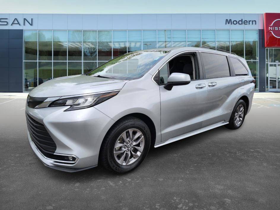 2023 Toyota Sienna XLE — Minivan — 60,709 mi — Hickory, NC
